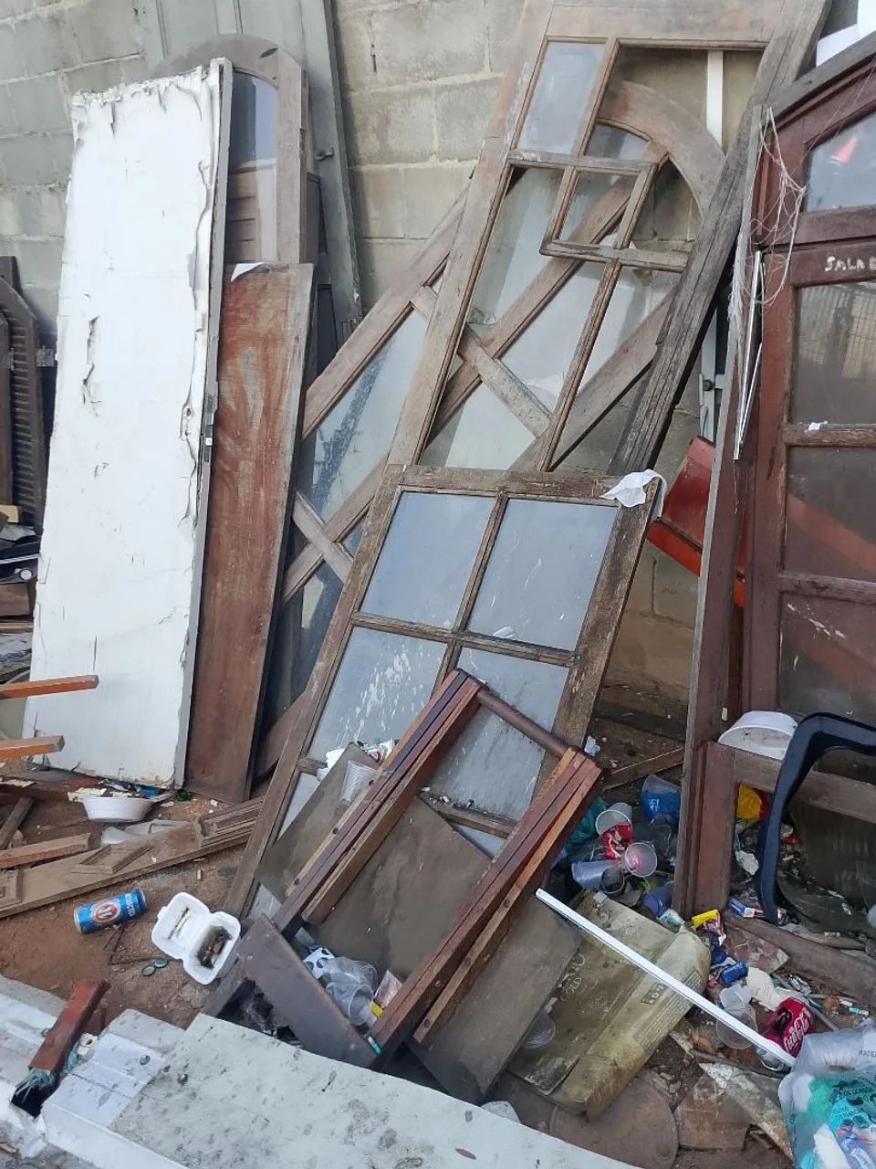 Selling solid wood window64872652375811123