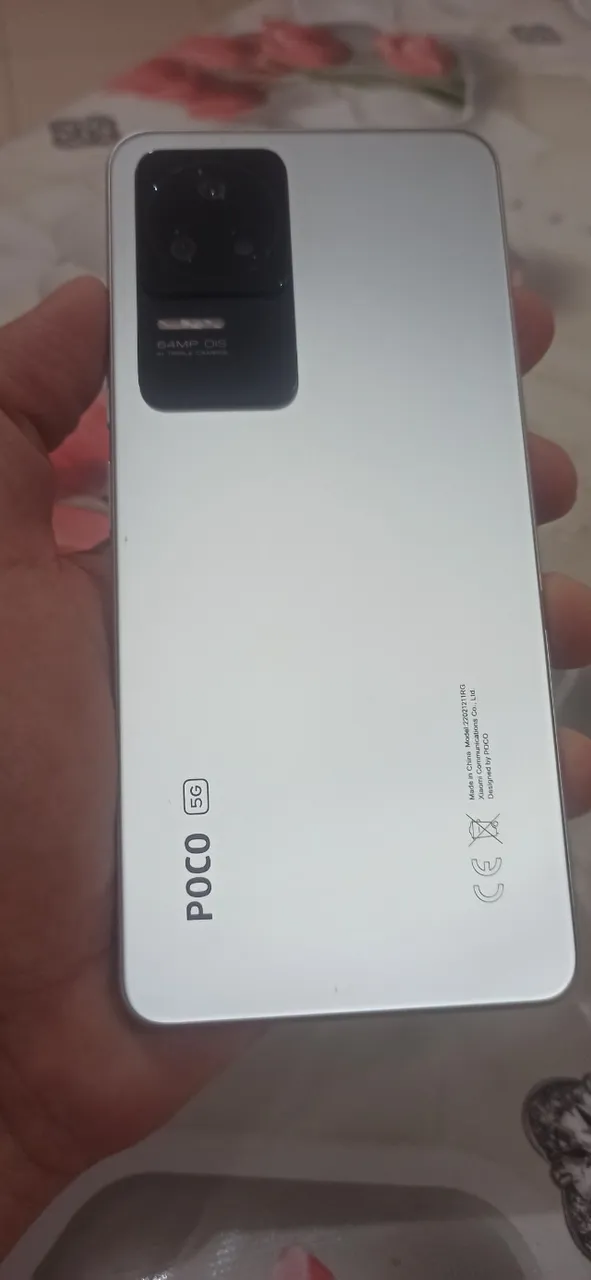 Vendo ou troco Poco F4 em estado de novo