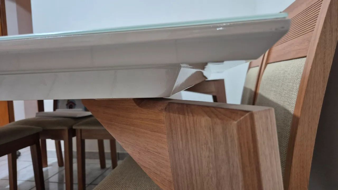 Mesa de Jantar Madeira Maciça com Tampo Vidro e  8 Cadeiras - Maschieto - Foto 4