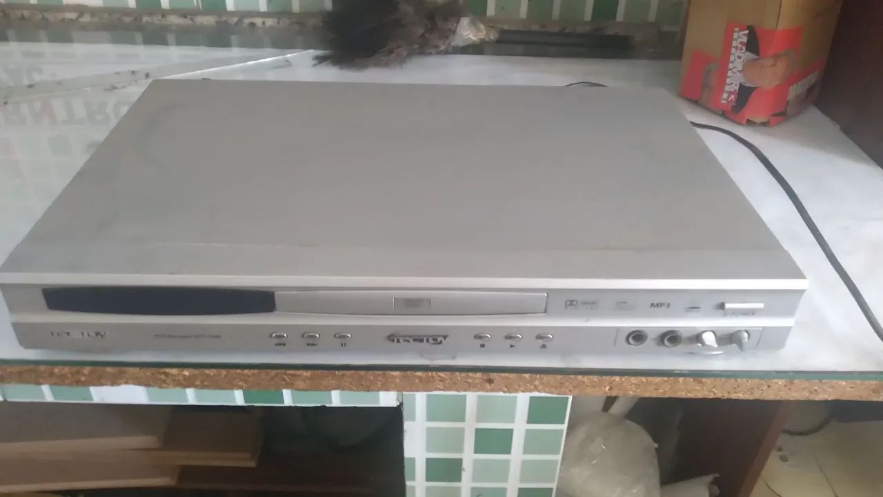 DVD Playe e sony raridade e um dvd karaokê com karaokê  tem 3