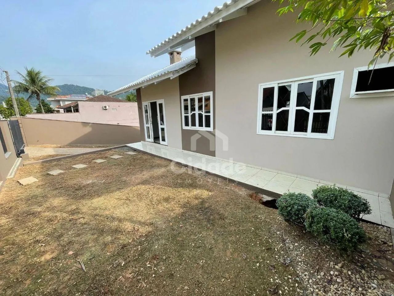 Casa com 3 dormitórios para alugar, 155 m² por R$ 3.100,00/mês - Barra do Rio Cerro - Jara - Foto 2