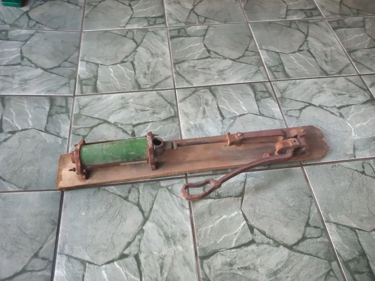 Bomba d'água antiga - Foto 2