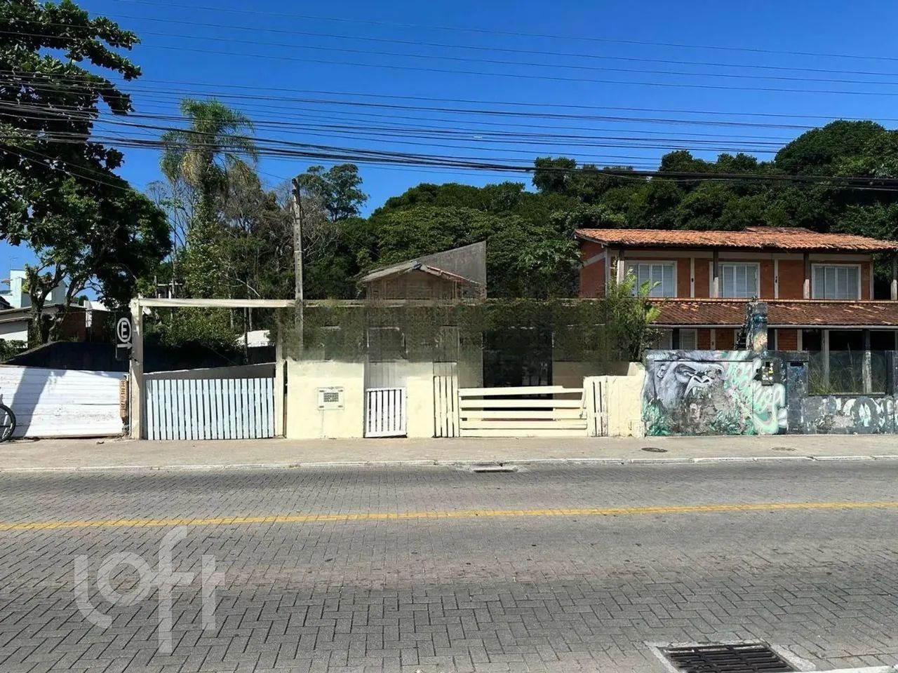 Casa de Madeira frente pra Lagoa da Conceição na Avenida das Rendeiras - Foto 4