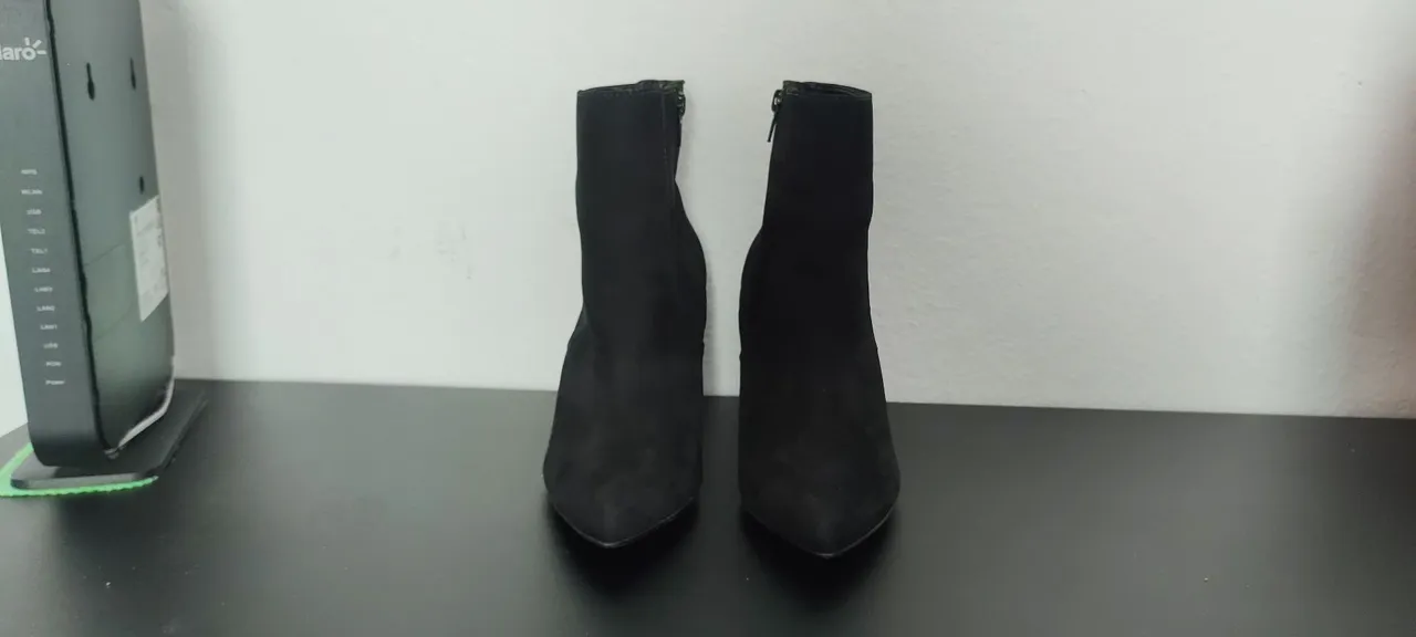 Bota de cano curto preta (Corello)