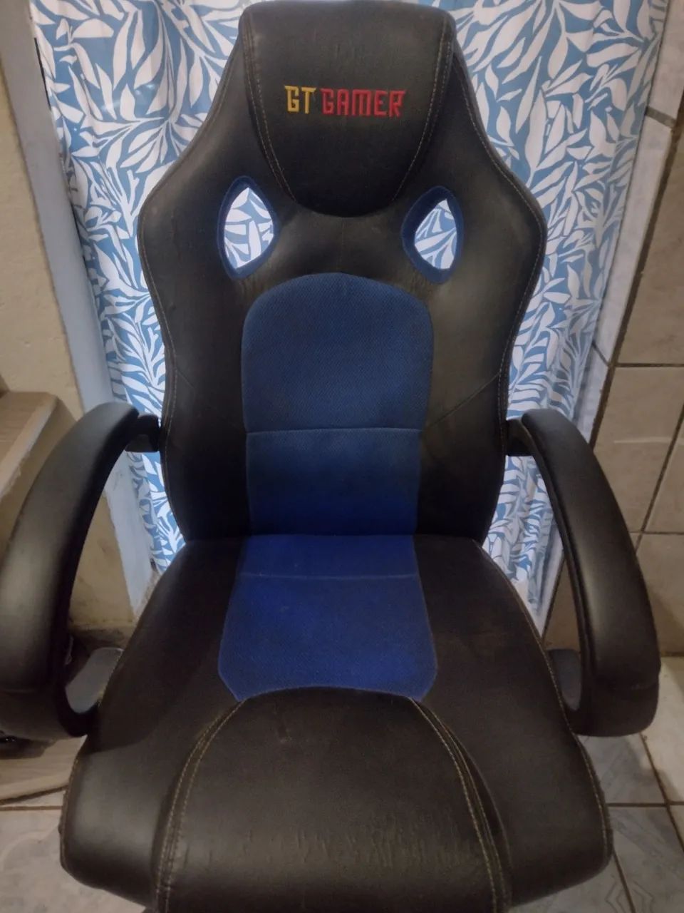 Vendo uma cadeira ?.