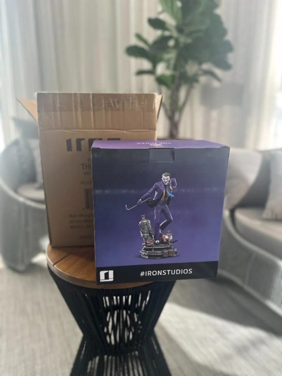 Iron Studios The Joker Regular Art Scale 1/10 - Coringa