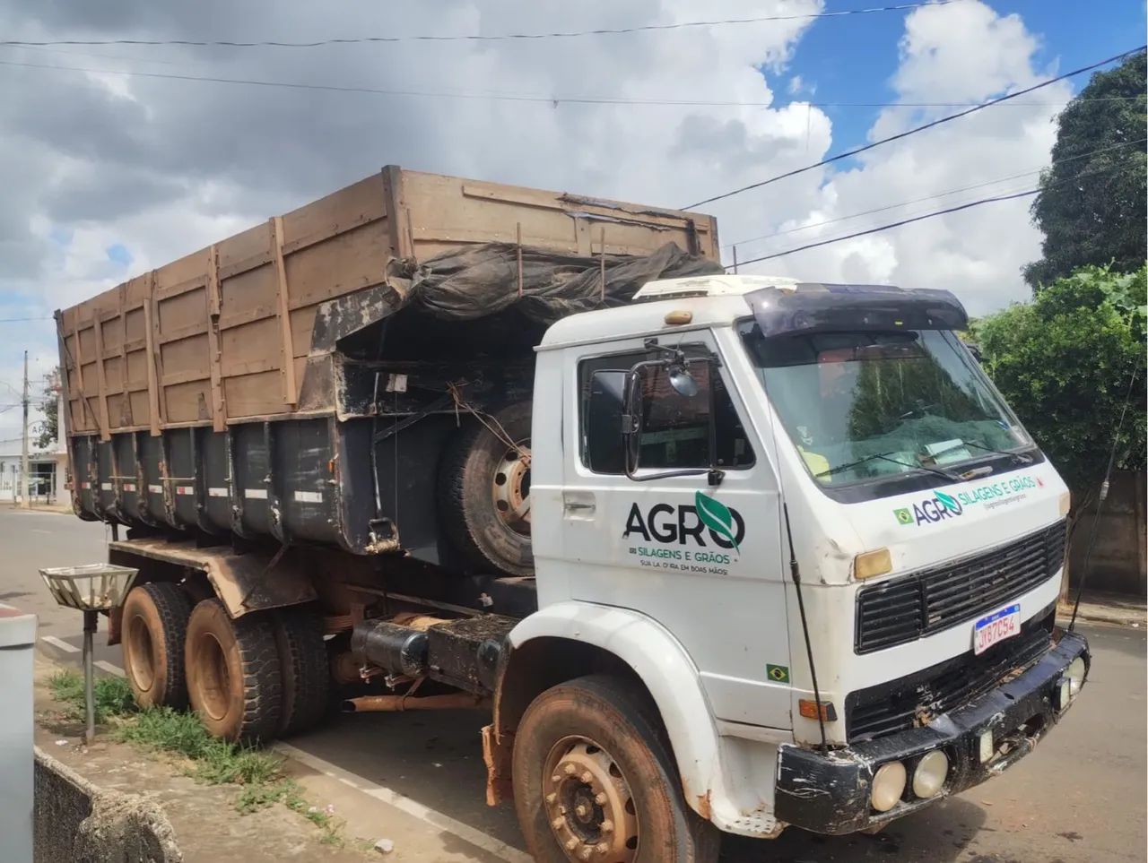 Vendo Caminhão truck basculante/aceito troca por carro comercial  - Foto 2