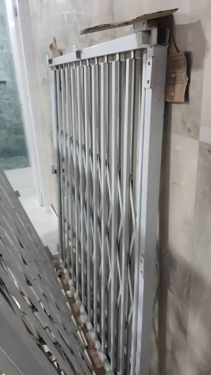 Grades pantográficas brancas - 3 unidades - Foto 3