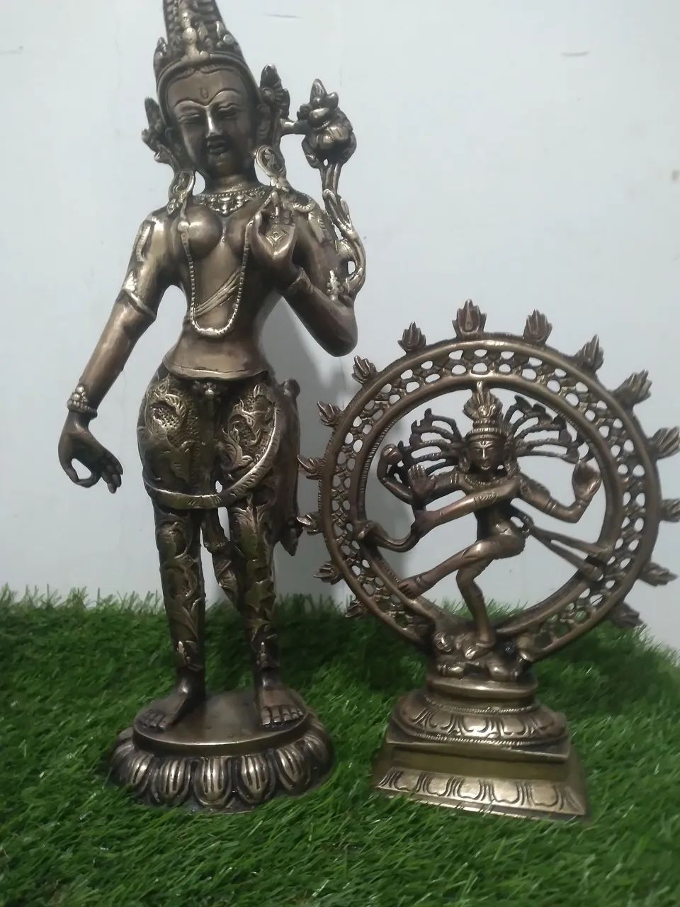 Esculturas antigas de bronze maior 43 cm menor 25 cm perfeito p decoração ou  - Foto 3