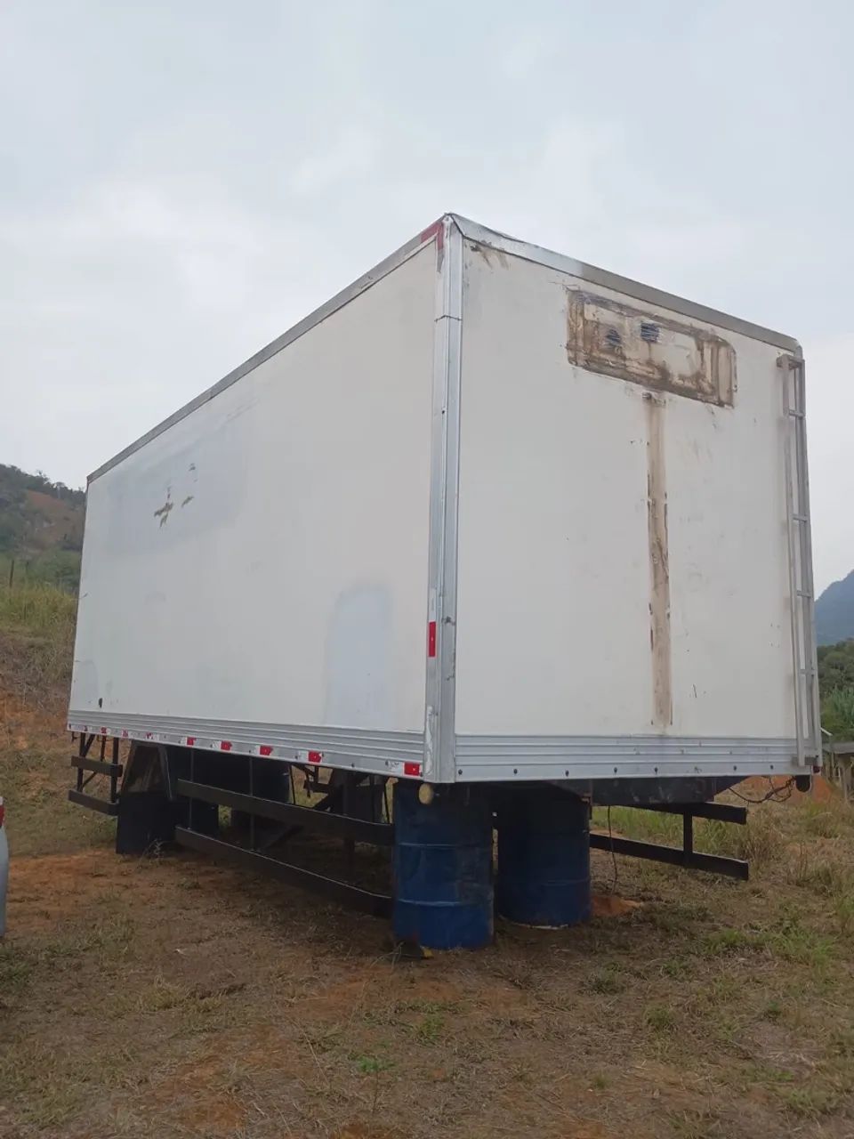 Baú frigorífico / isotérmico para caminhão toco  - Foto 7