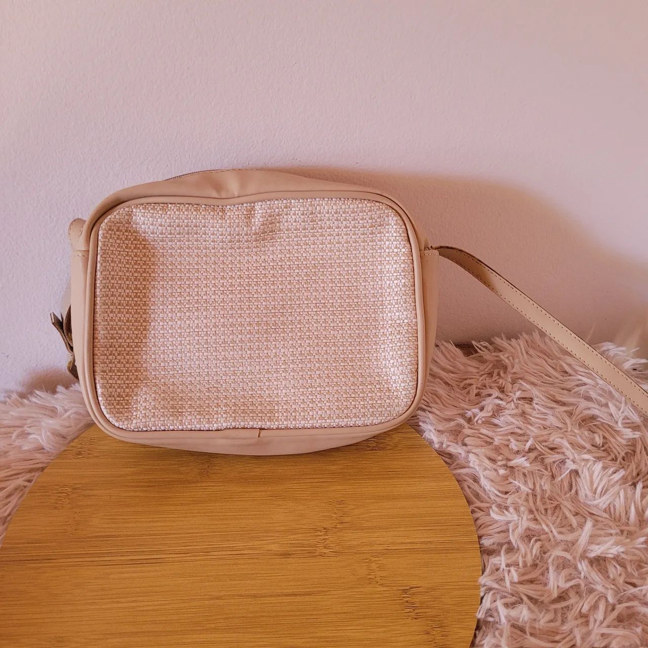DOAÇÃO bolsa pequena bege com alça longa ajustável