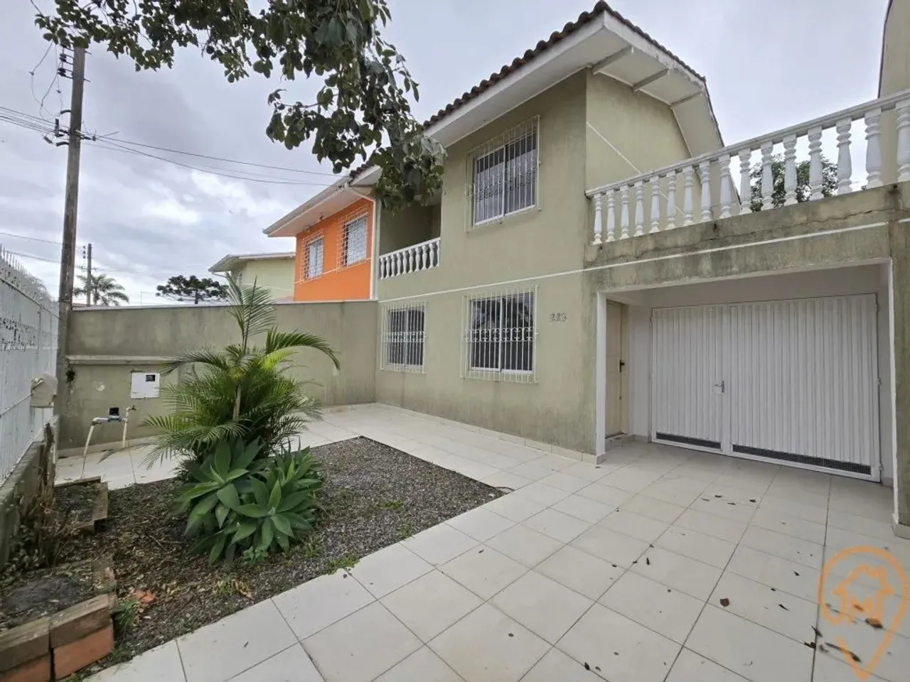 Sobrado com 3 quartos para alugar por R$ 2490.00, 90.00 m2 - ALTO BOQUEIRAO - CURITIBA/PR