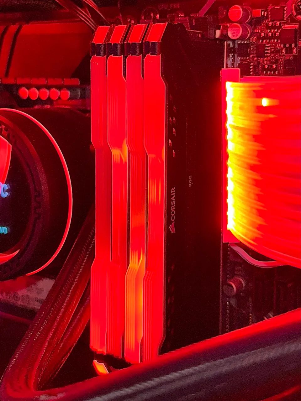Memória RAM Corsair Vengeance RGB Pro 8GB (4 disponíveis)