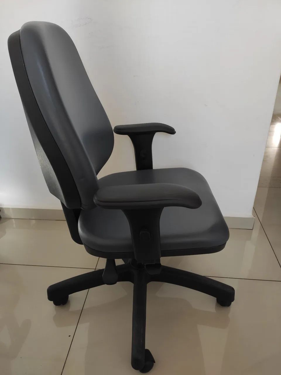 Cadeira de Escritório Giratória Ergonômica Cadeflex Diretor - Foto 2