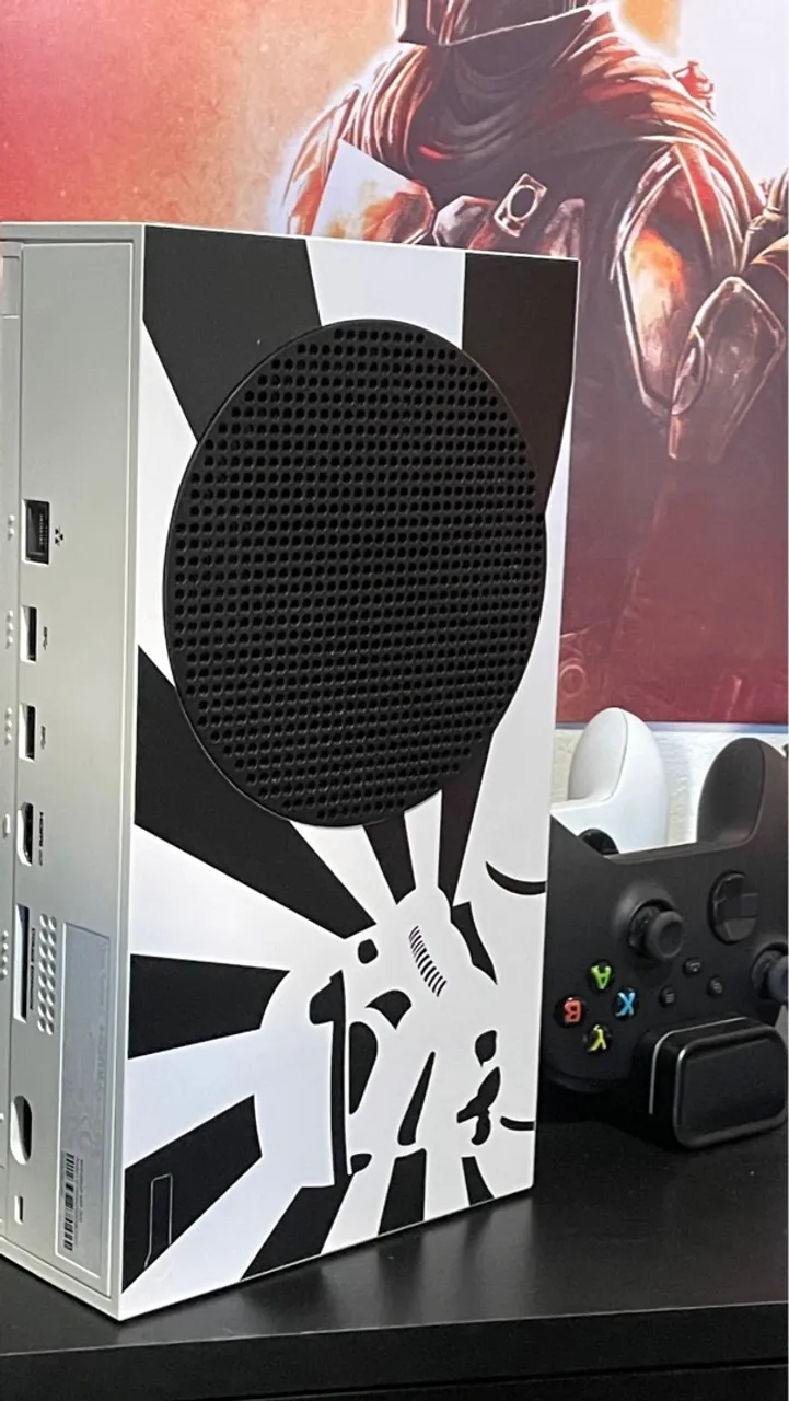 Xbox Series S com Skin + 2 Controles e base