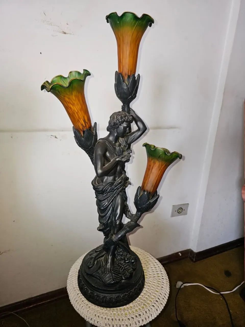 Grande escultura Luminária em Estátua em Bronze. - Foto 2