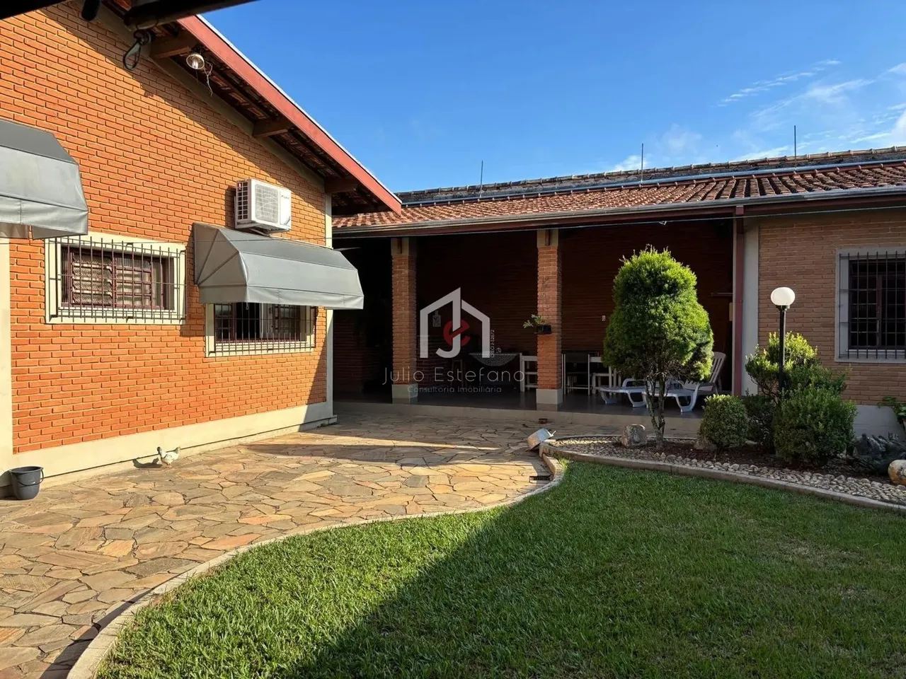 casa térrea com 3 dormitórios sendo 1 suíte com closet no bairro Village Tremembé no munic