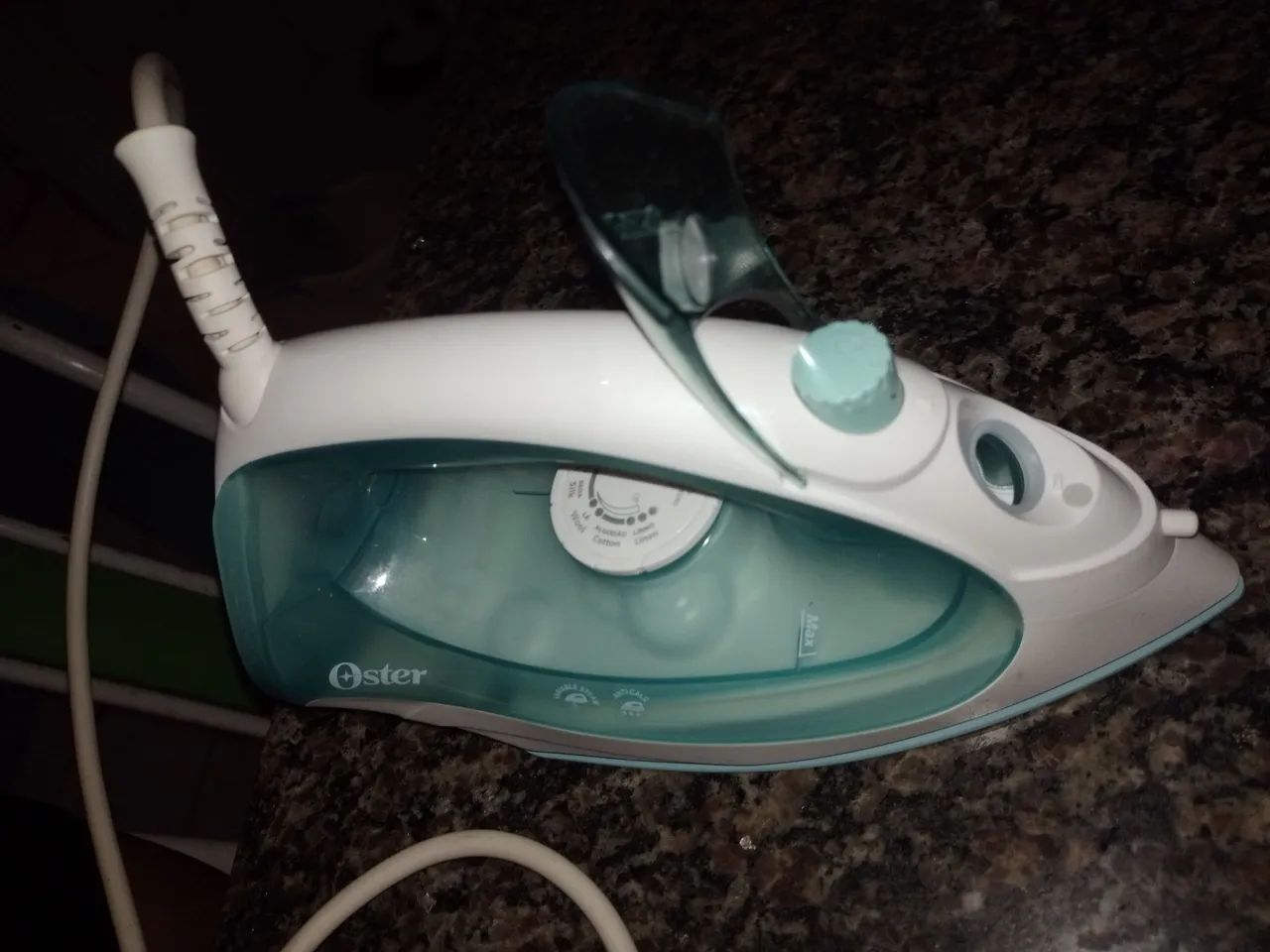 Ferro de Passar Roupa Oster - Usado - Foto 2