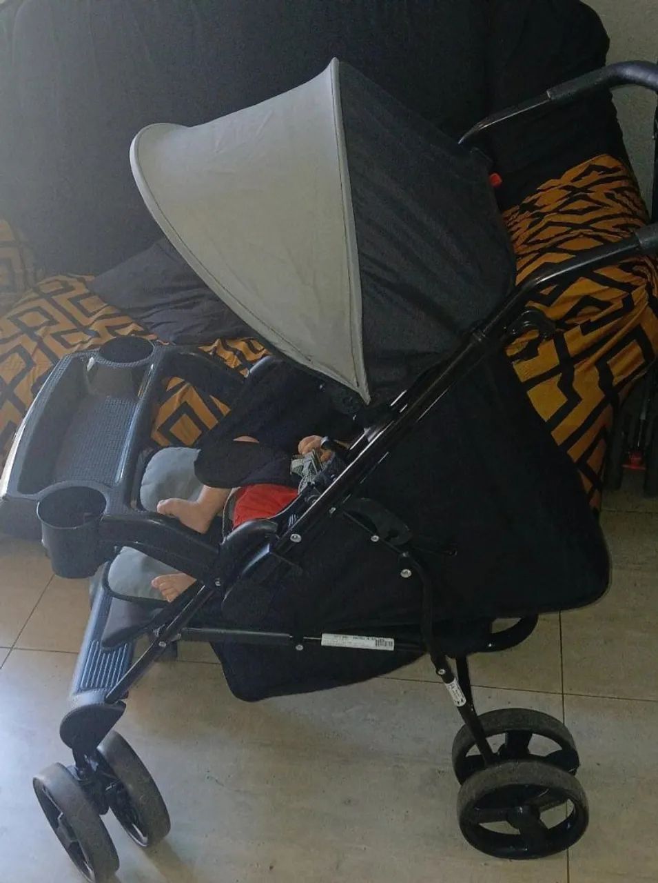 Vendo carrinho de bebê da marca Tutti Baby<br>Ele só tem 2 meses de uso<br>Valor:450 reais - Foto 4