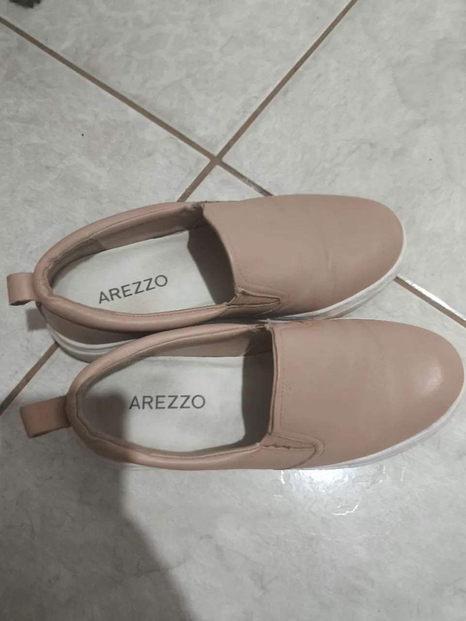 Tênis em couro Slip On Arezzo Bege - Foto 2