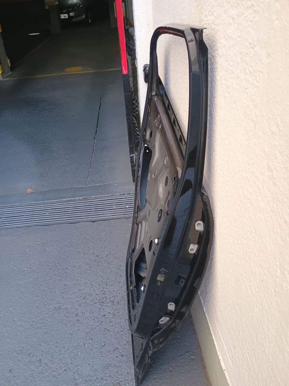 Porta traseira esquerda preta mini dolphin usada  - Foto 4