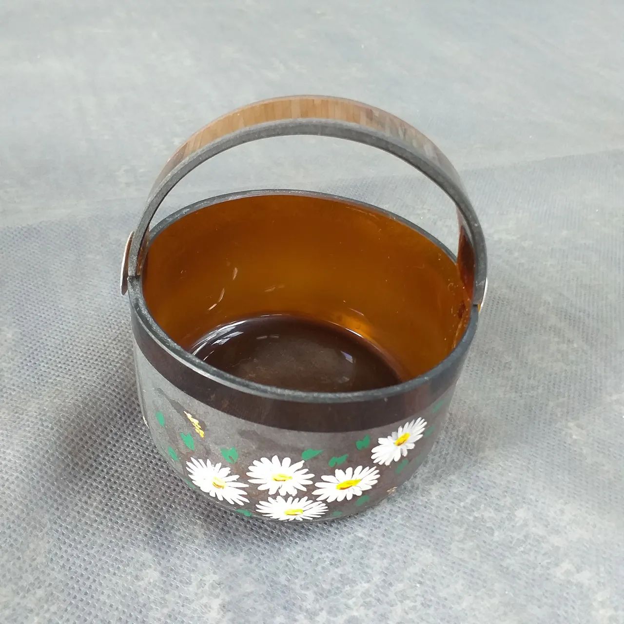 Cestinha de vidro.