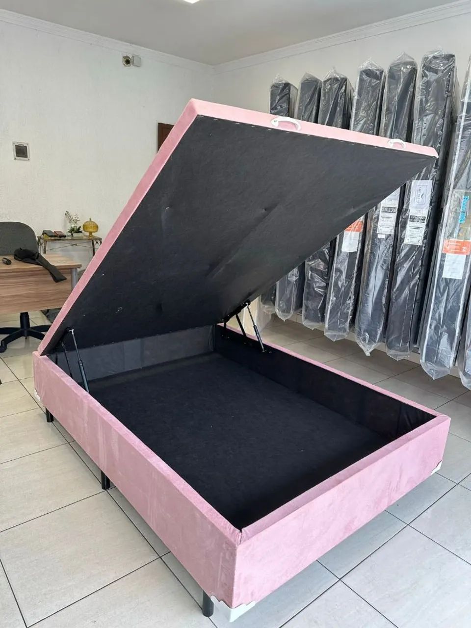 Base Cama Baú Rosa - Design e Funcionalidade