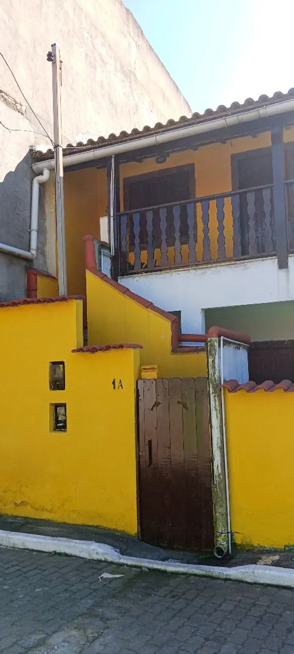 Duas casas tipo apartamento no mesmo terreno em Unamar, Cabo Frio.