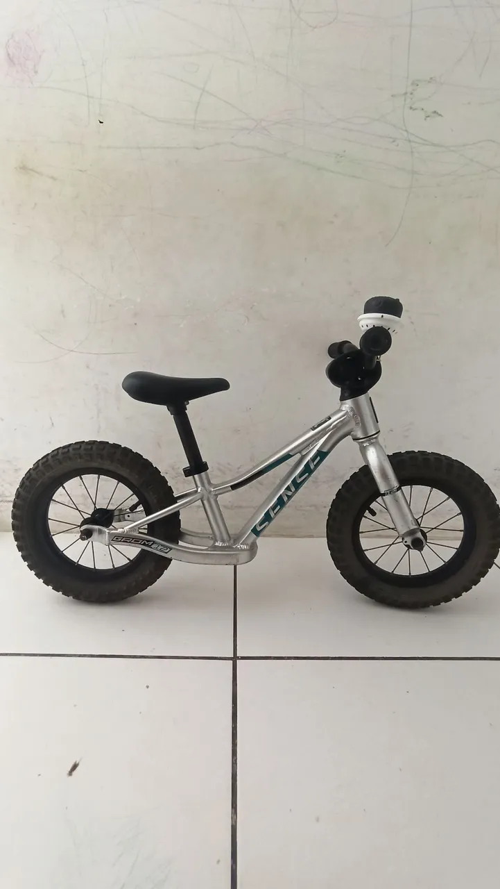 Bicicleta de equilíbrio Sense Grom 12