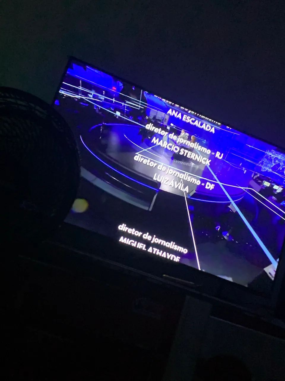 Tv nova só vim busca apenas 3 meses de uso - Foto 2