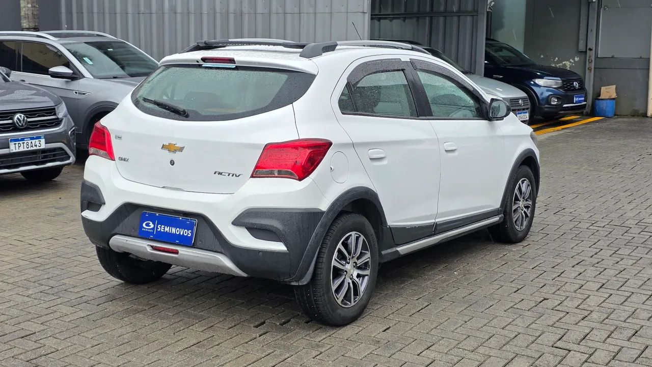 Chevrolet Onix Activ 1.4 8V Flex Mec. 4P 2018 - Foto 5