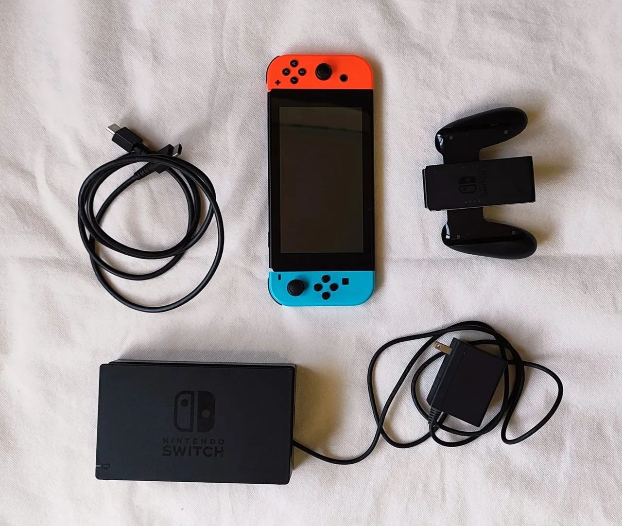 Nintendo Switch V2. ( muito novo )