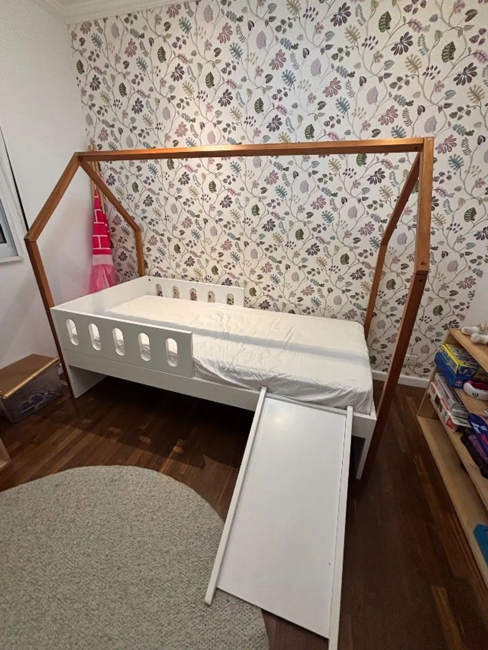 Cama infantil casinha com escorregador