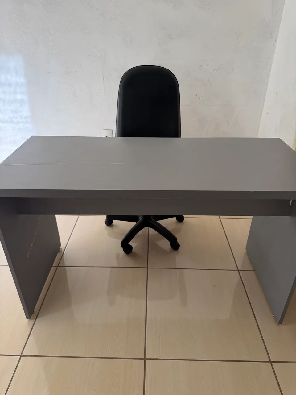 DUAS MESAS DE ESCRITÓRIO - Foto 2
