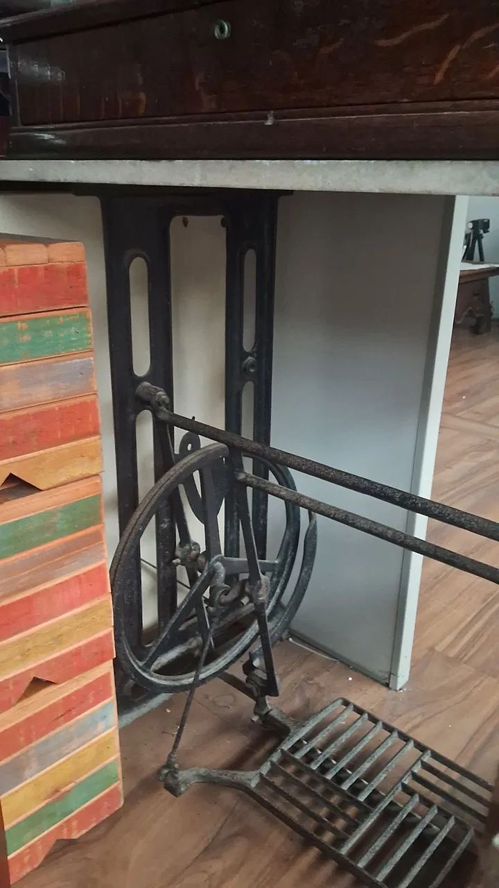 Mesa de pe de ferro com mármore retirar na Savassi  - Foto 4