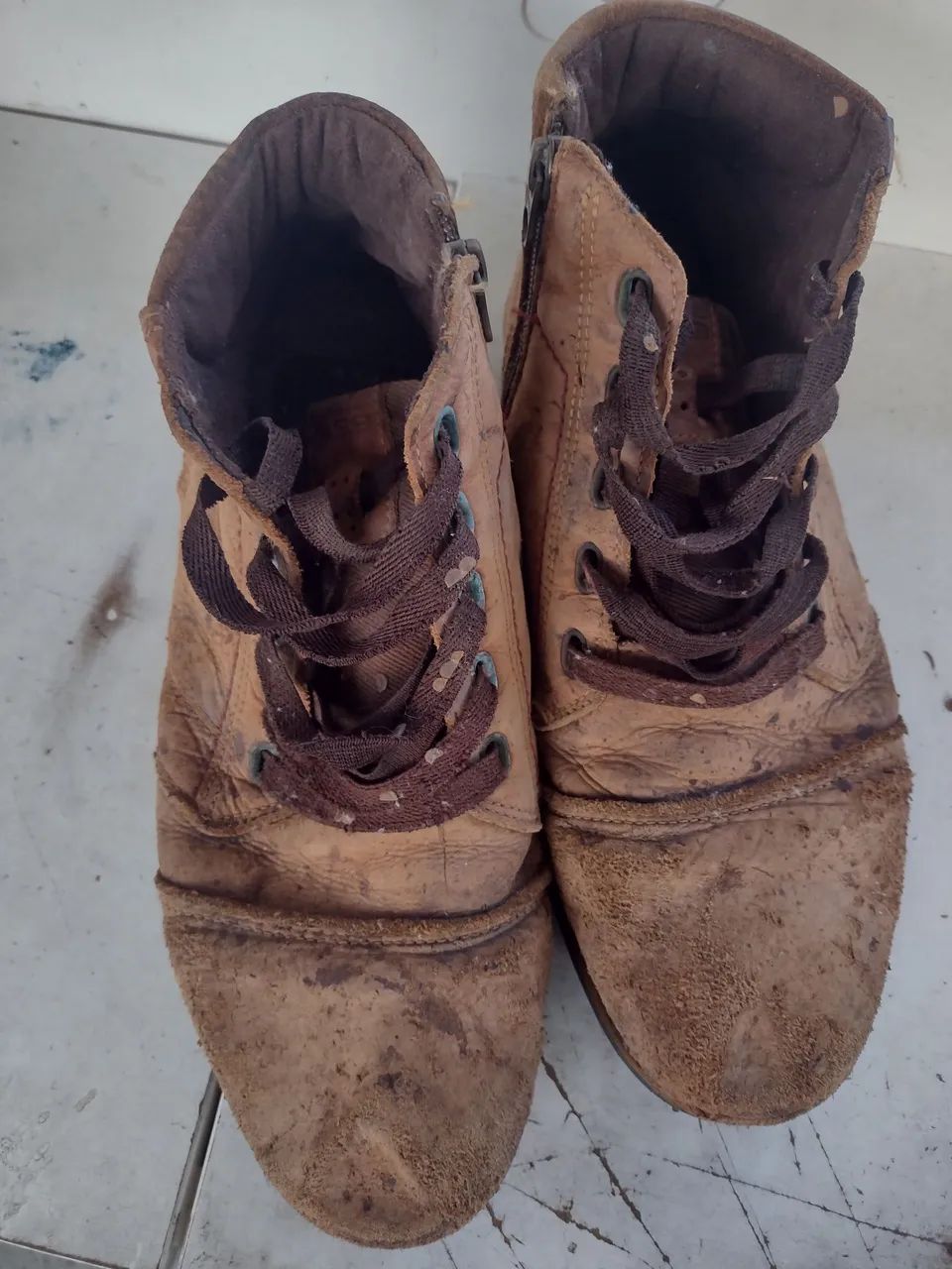 Bota de couro bem conservada  - Foto 4