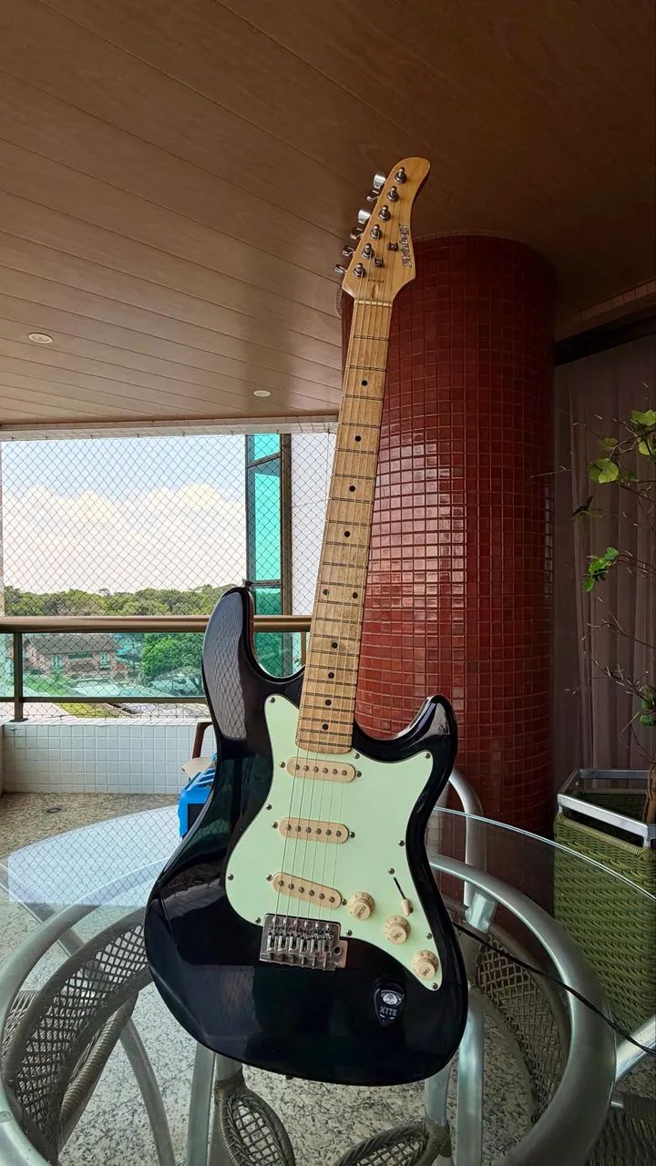 Vendo Guitarra Strinberg com caixa amplificador Onerr. - Foto 2
