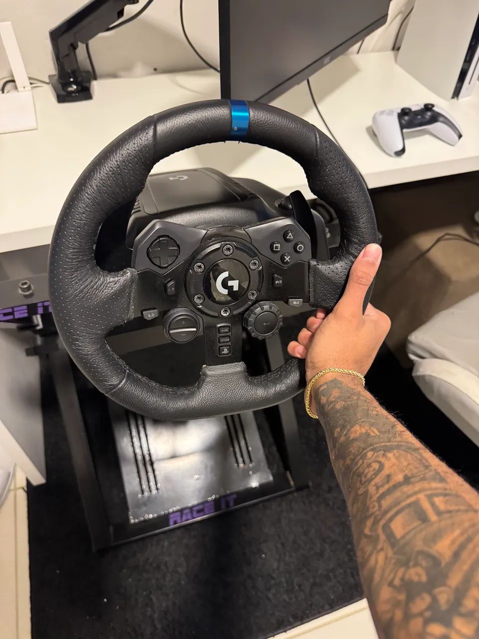 Volante Logitech G923 + cockpit/suporte (compatível com PC, PS5 e PS4)