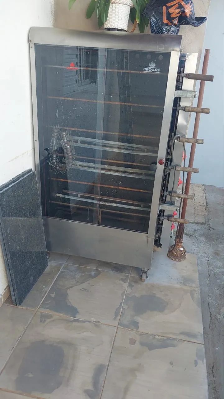 Máquina de assar frango