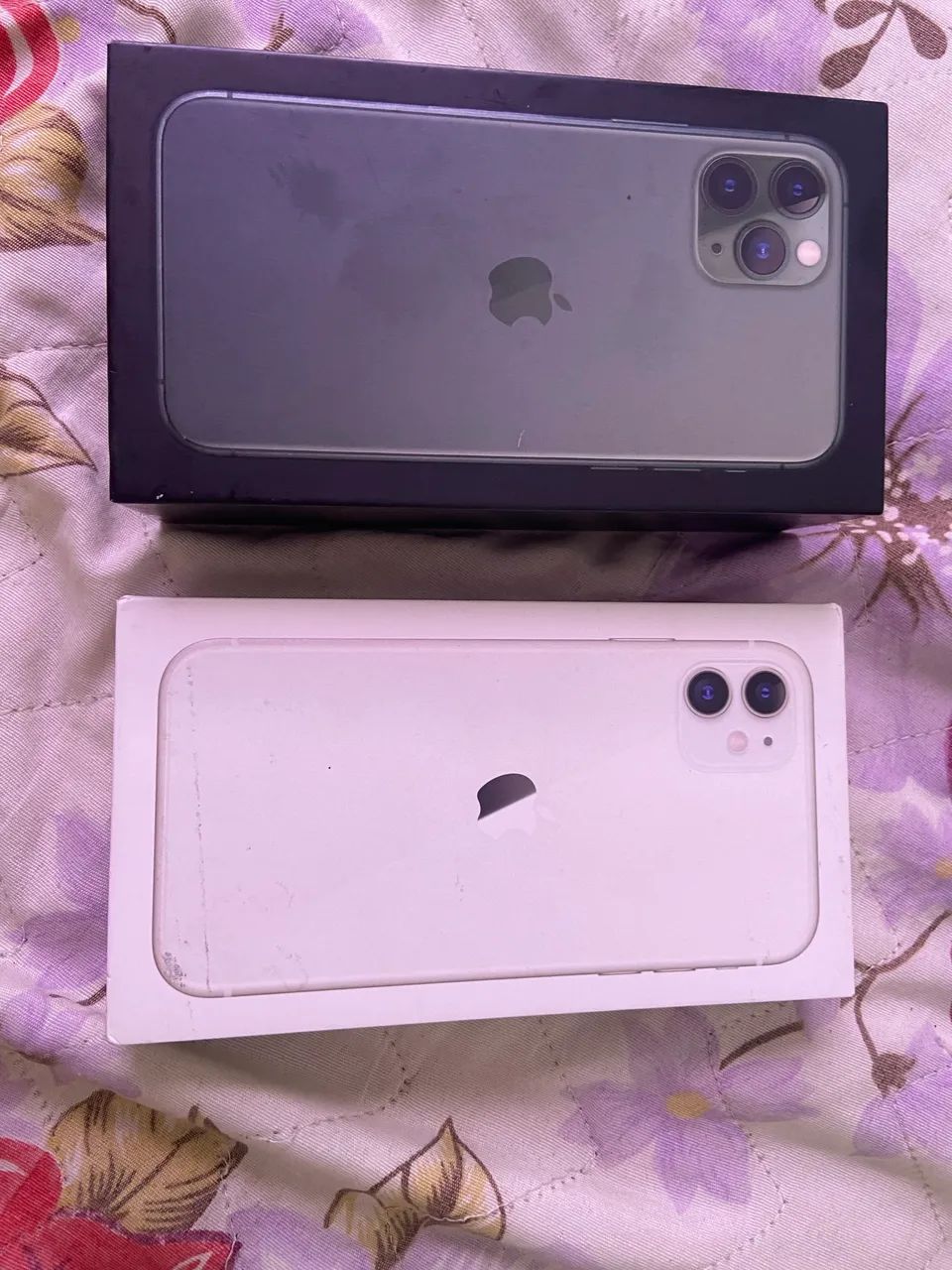 VENDE 2 caixa de iPhone , 11 normal , 11 pro 