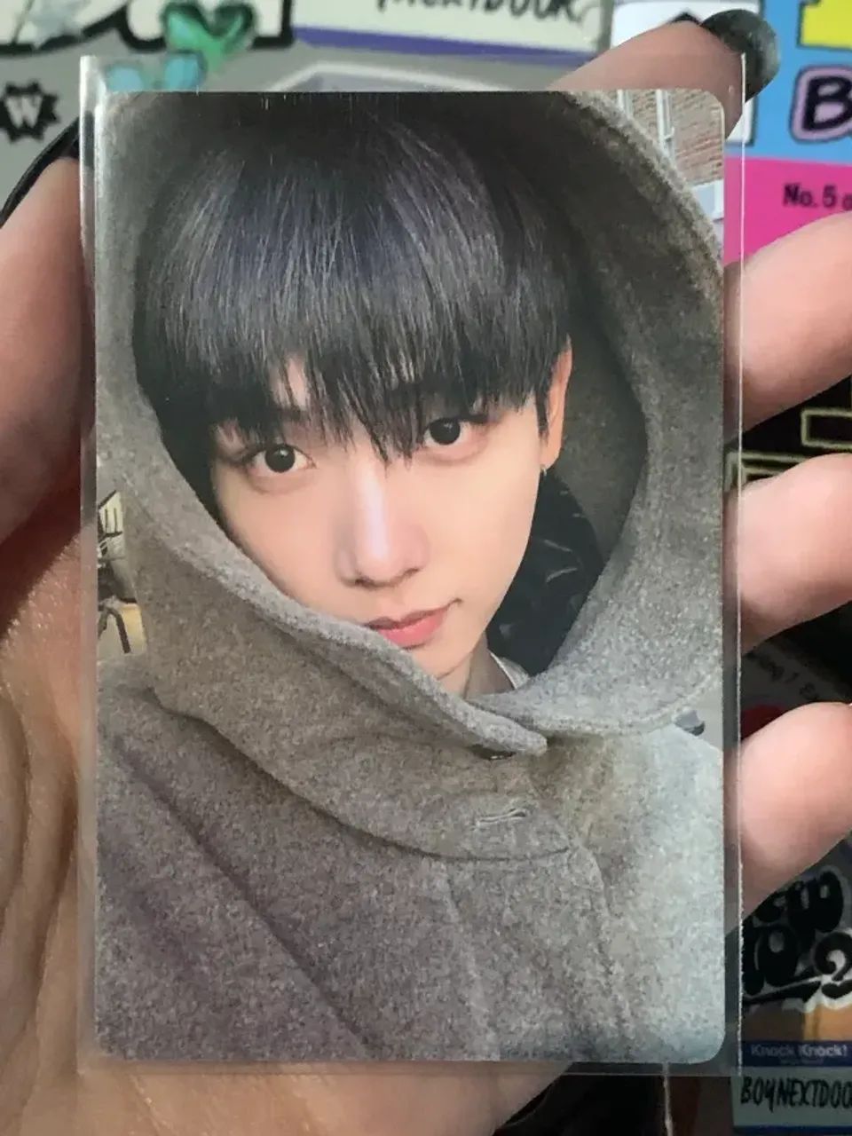 Albuns BOYNEXTDOOR ?HOW? STICKER Ver. Taesan e Leehan (completos) - Foto 3
