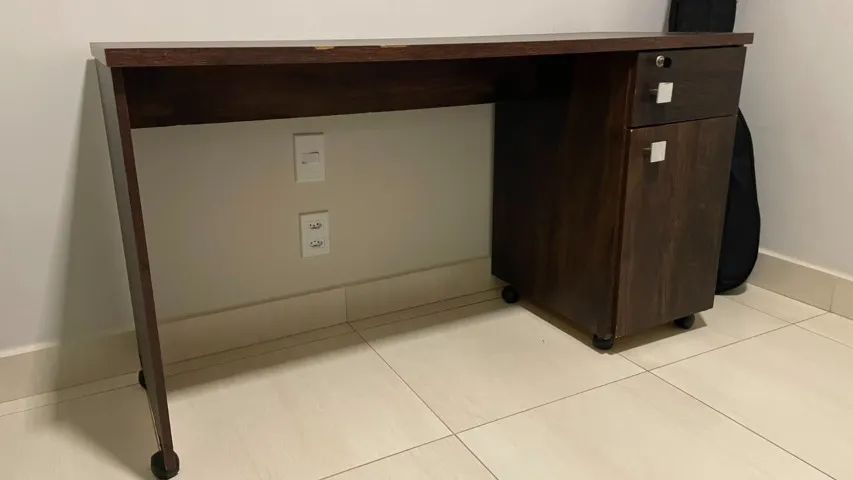 Mesa de Escritório 1,37m com Gaveta e Chave - R$ 180,00 - Foto 5