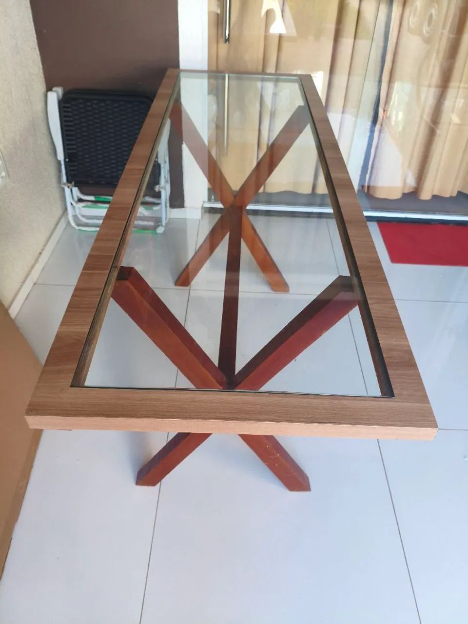 Vendo mesa rústica, madeira com vidro 