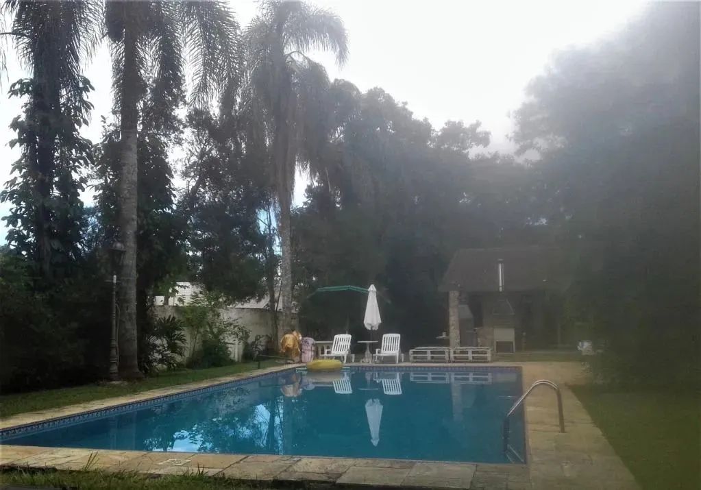 Casa Térrea com 4 Quartos em Condomínio fechado!