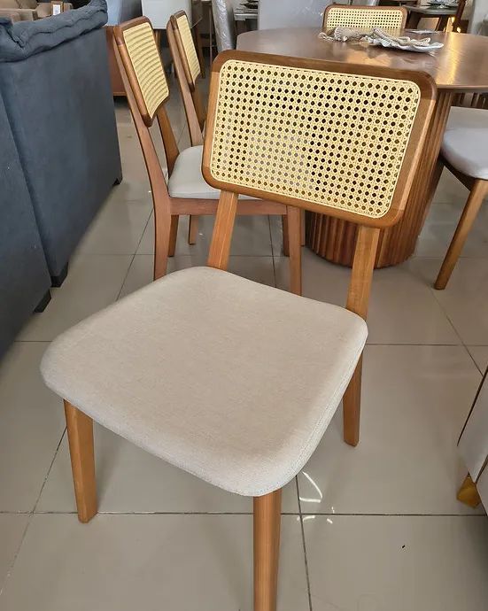 Conjunto de Mesa Oval em Madeira Maciça - Foto 3