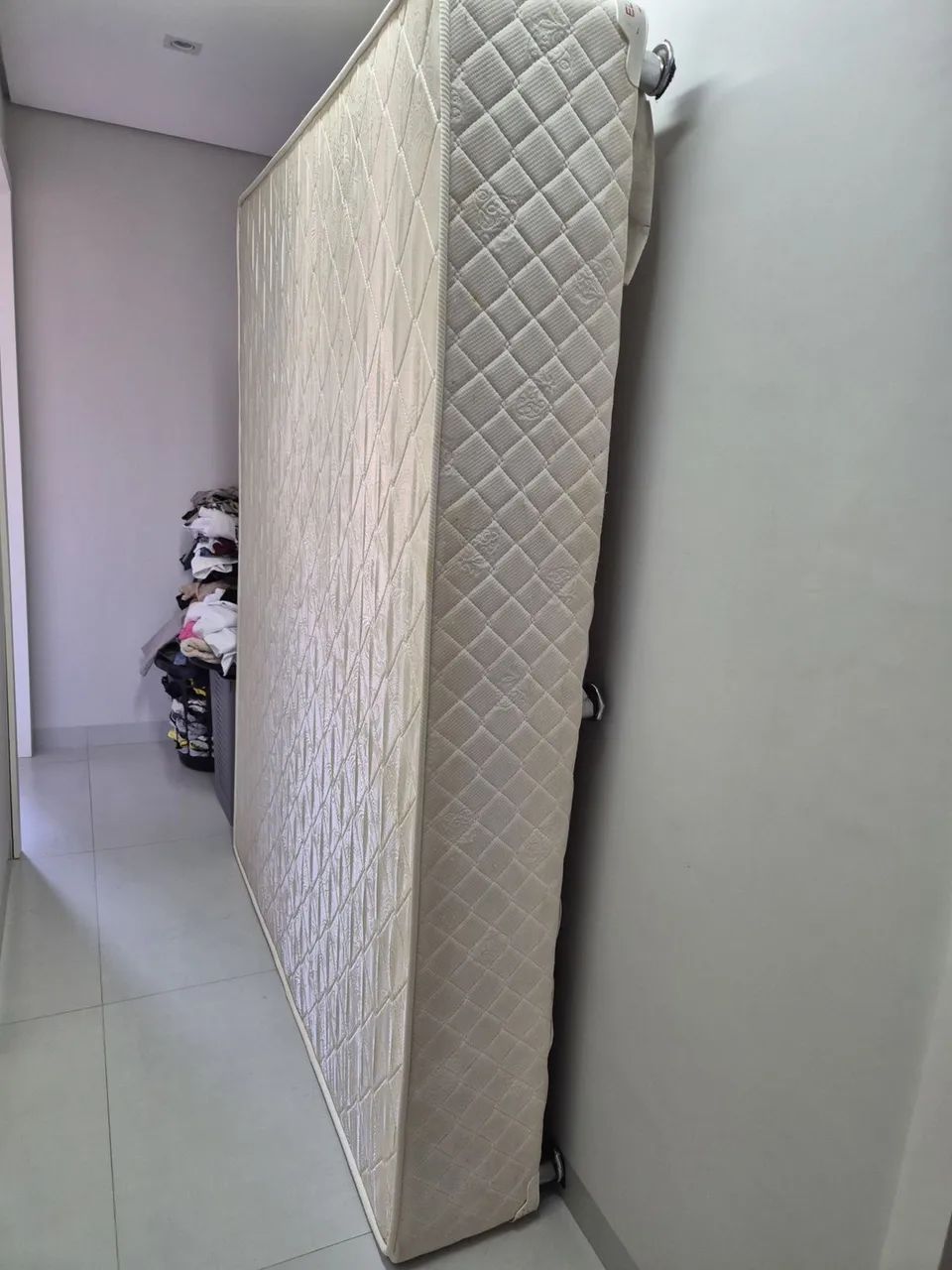 Base de cama box queen, sem colchão.. 