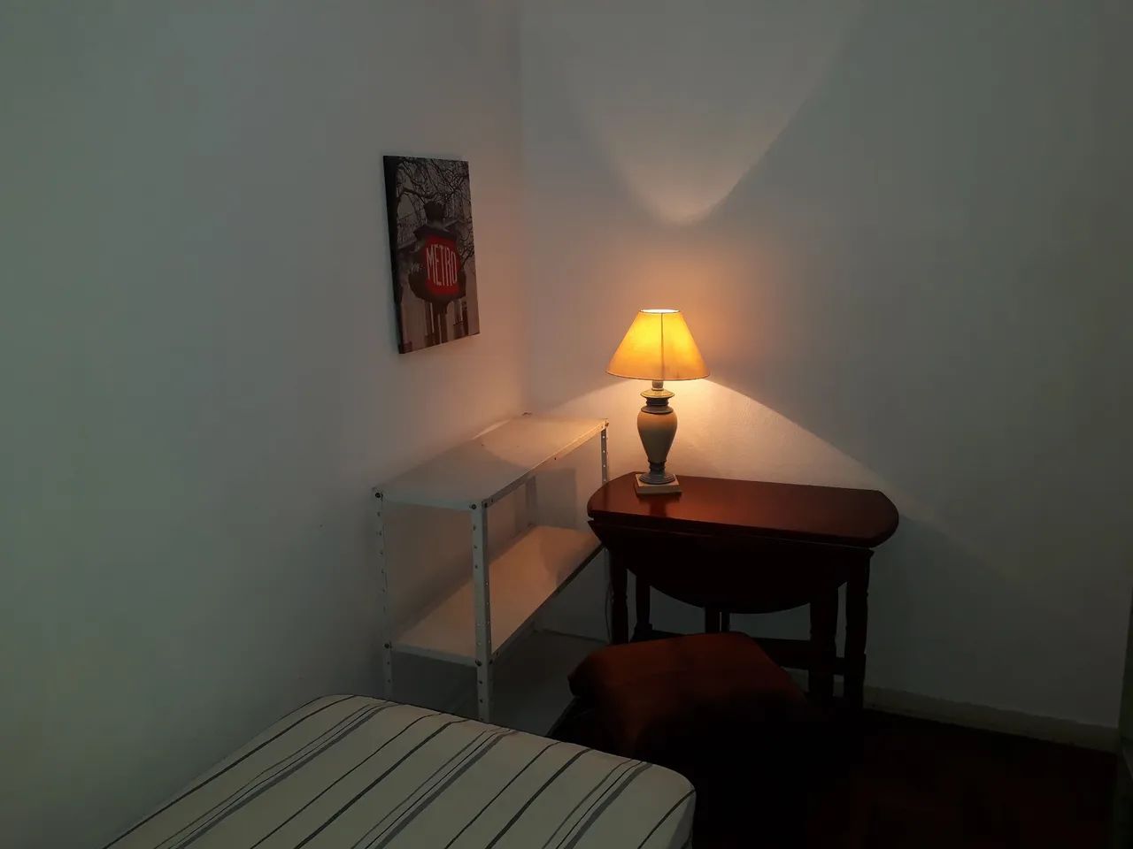 Mesa em Madeira - Dobrável Redonda e Retangular + Dois bancos em madeira - Foto 4