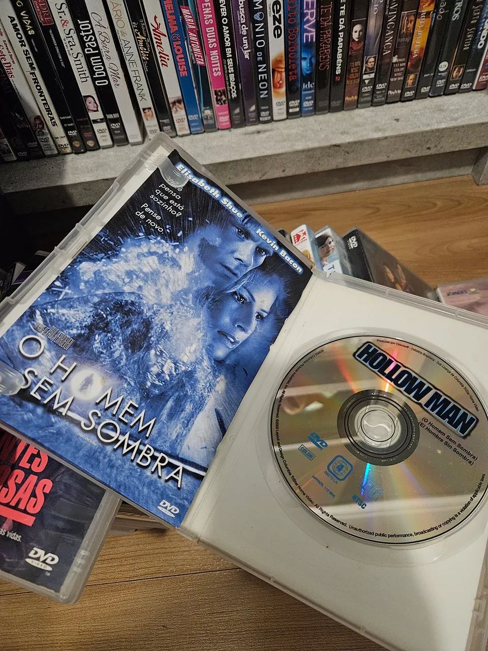 Dvd O Homem Sem Sombra - Com encarte  - Foto 2