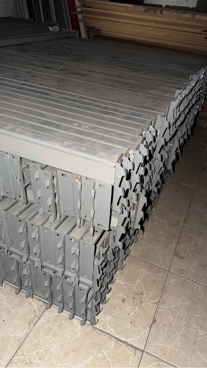 PORTA-PALETES USADO - ÓTIMO ESTADO