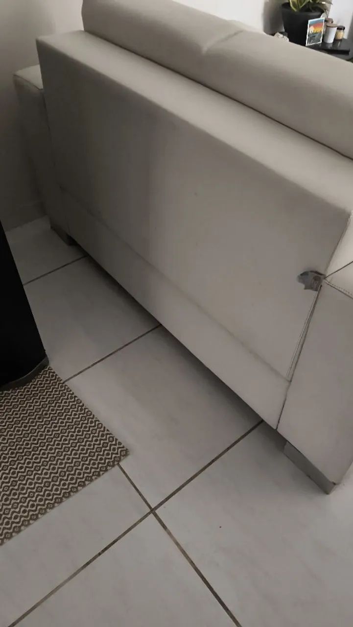 SOFÁ EM COURO BRANCO 65568124633603125